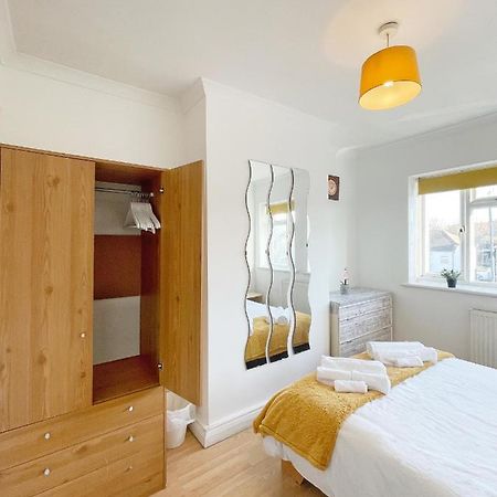 3 Bed Duplex Flat, Free Wifi & Netflix, Ideal For Contractors Lejlighed Gravesend Eksteriør billede