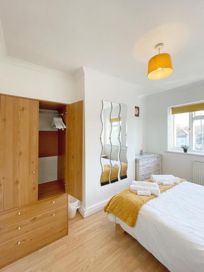 3 Bed Duplex Flat, Free Wifi & Netflix, Ideal For Contractors Lejlighed Gravesend Eksteriør billede