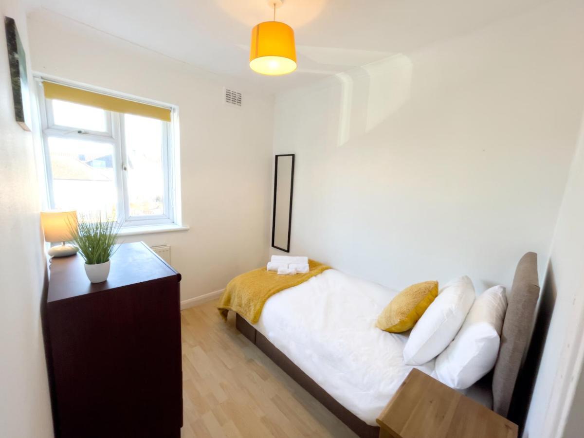 3 Bed Duplex Flat, Free Wifi & Netflix, Ideal For Contractors Lejlighed Gravesend Eksteriør billede